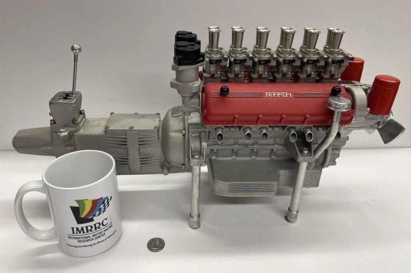 Игрушка ценой в 15 тысяч долларов: модель двигателя Ferrari (16 фото)
