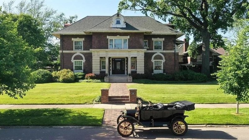 Бывший дом Генри Форда в Детройте выставлен на продажу (33 фото)