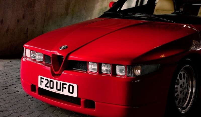 Противоречивый и прекрасный Alfa Romeo SZ (20 фото)
