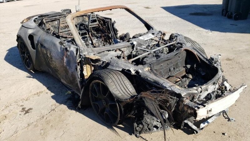 Останки сгоревшего Porsche выставили на продажу (8 фото)