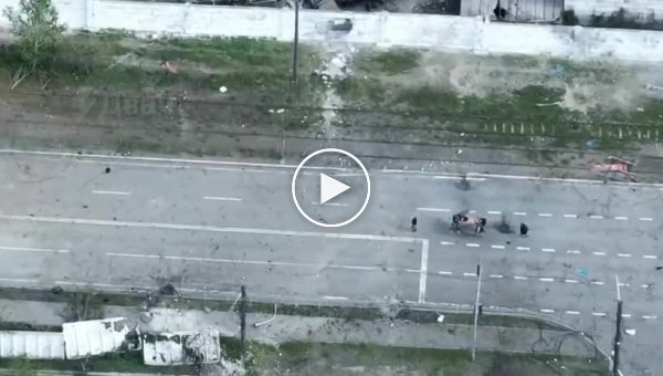 Процесс выхода украинских военнослужащих из «Азовстали» с дрона