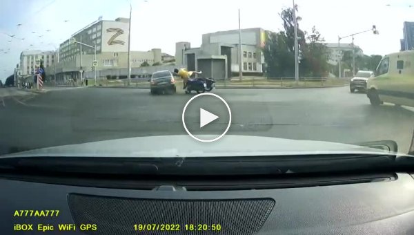 Столкновение «Лады» и мотоцикла с коляской в Екатеринбурге