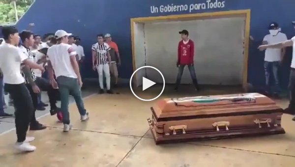 В Мексике подросток забил последний гол на своих похоронах