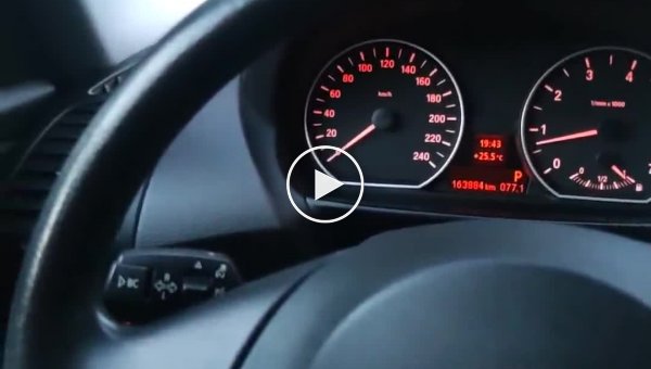 Почему водители на BMW не пользуются поворотниками