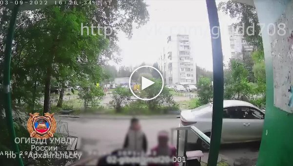 В Архангельске водитель внедорожника сбил пятилетнюю девочку во дворе дома