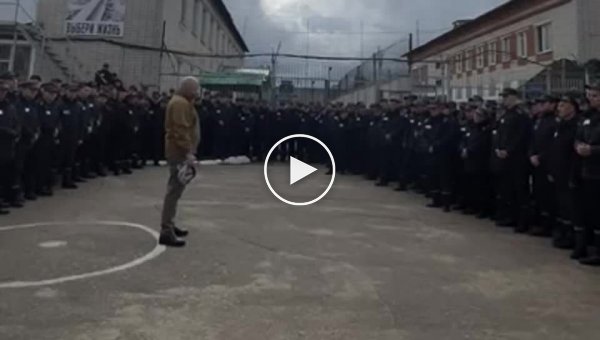 Хозяин «ЧВК Вагнер» Евгений Пригожин вербует заключенных в одной из мордовских колоний для войны в Украине
