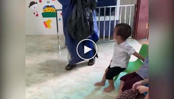 Суровые уроки во вьетнамском детском саду