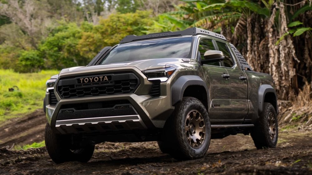 Toyota introduced a new generation of frame SUVs Tacoma (104 photos ...