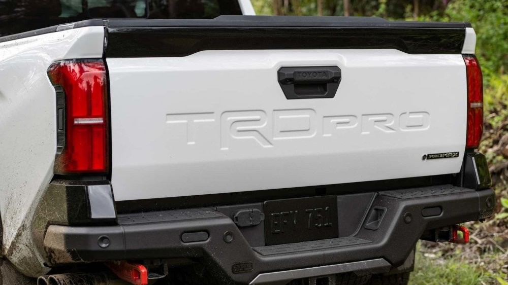 Toyota introduced a new generation of frame SUVs Tacoma (104 photos ...