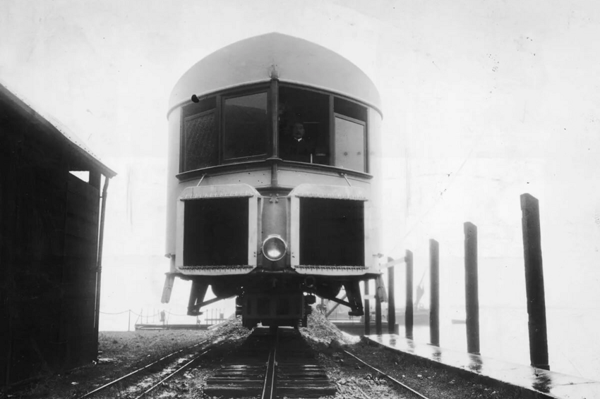 Дважды классный поезд train, собранный из великолепных вагончиков wagon