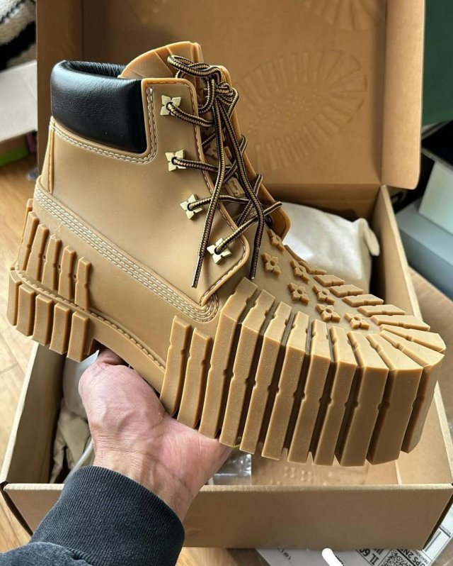 timbs hiking boots
