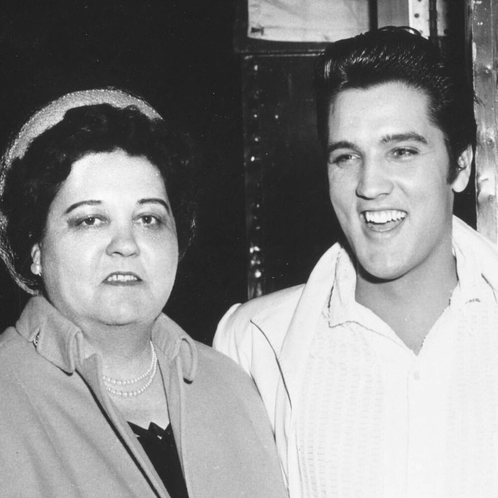 She was only 14 years old: the strange romance of Elvis and Priscilla ...