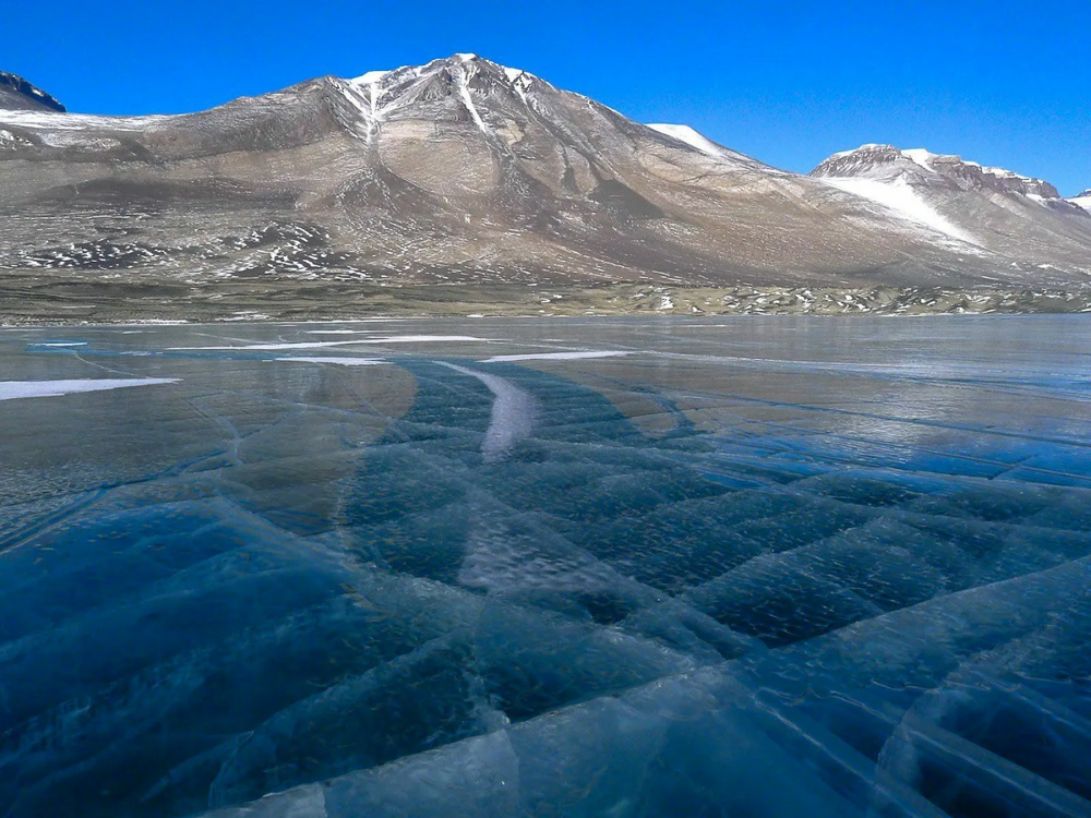 An amazing river of Antarctica: disappears and appears like a phoenix ...