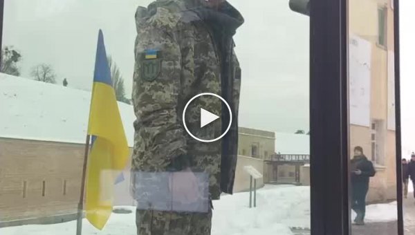 Памятник герою Мациевскому, расстрелянный оккупантами после слов «Слава Украине», открыли в Киеве