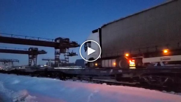 UZ sent the first batch of trucks across the border with Poland