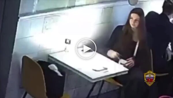 В России девушка украла шубу у посетительницы кафе
