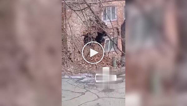 В России пятиэтажное общежитие обрушилось на глазах у очевидцев