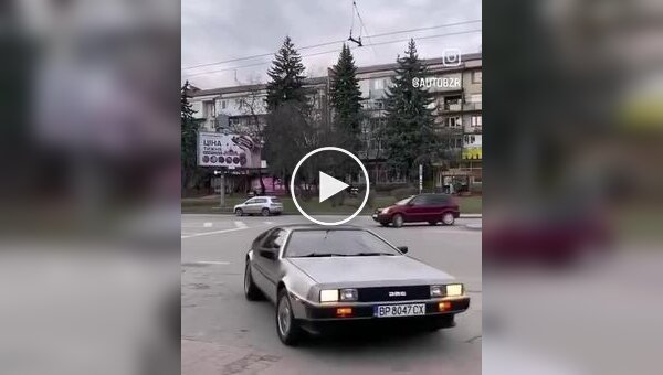 DeLorean где-то в Черновцах
