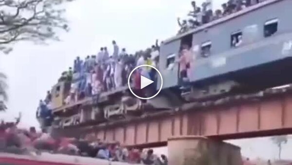 Пассажиры поездов в Бангладеш