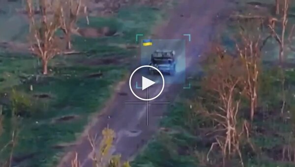 Украинский танк Т-64БВ прямой наводкой уничтожает российский танк в районе села Урожайное Донецкой области