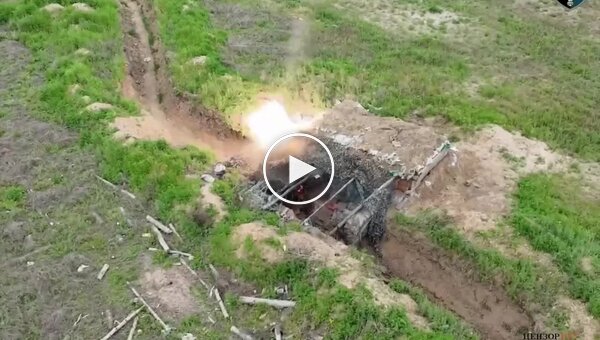73 морской центр ССО выкуривает российских окупантов из блиндажей и уничтожает их имущество и БК дронами Дикие шершни