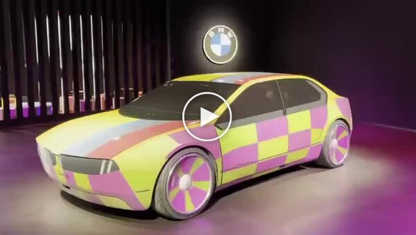 BMW показала концепт седана Vision Dee, который меняет цвет