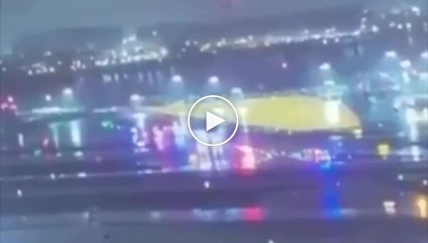 В США самолет врезался в пожарную машину в аэропорту